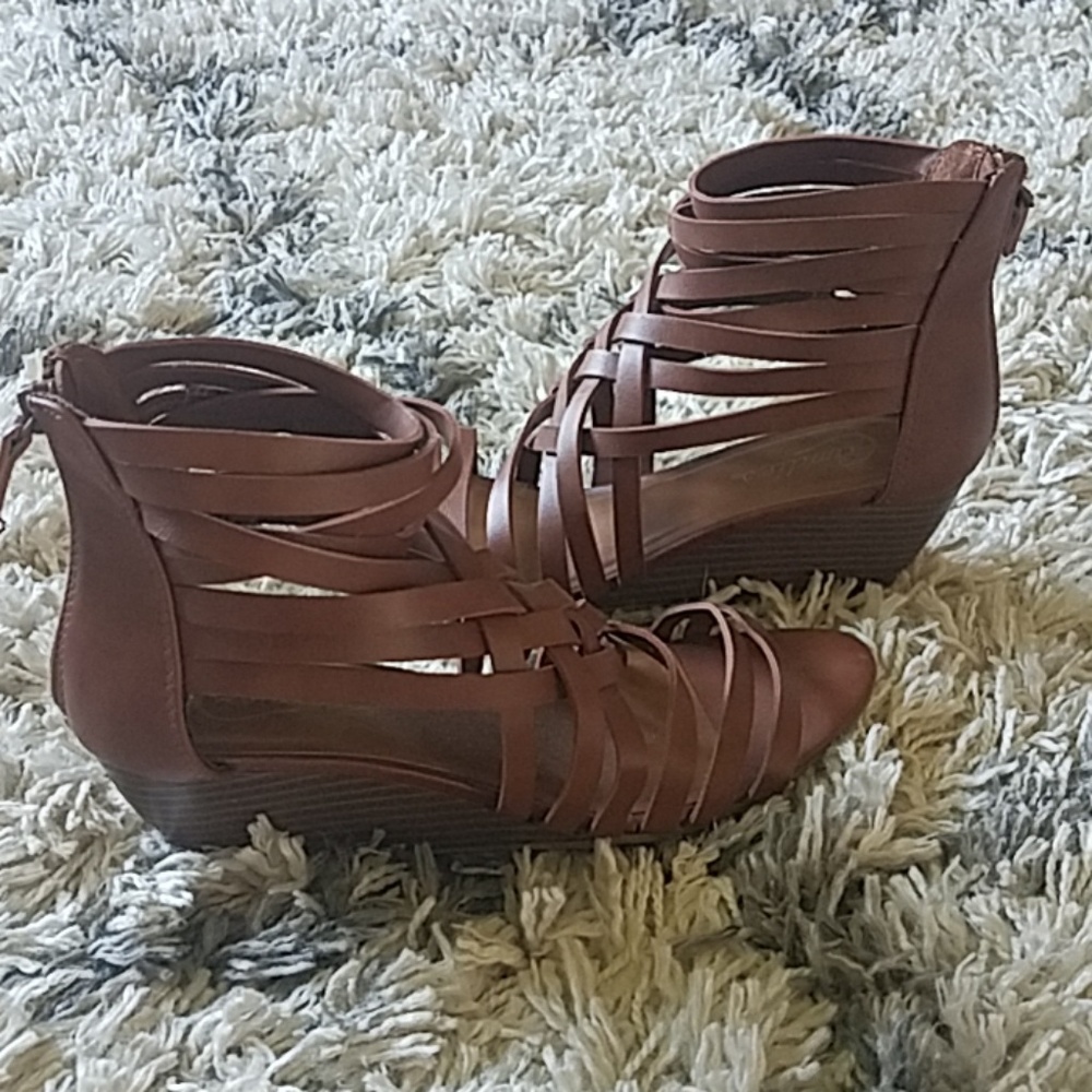Wedge heels